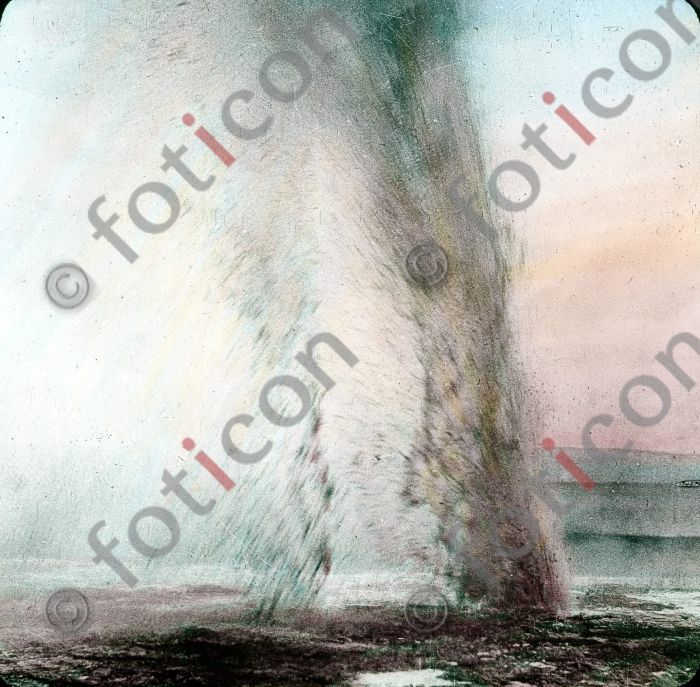 Grosser Geysir in Island | Big Geyser in Iceland  (simon-vulkanismus-359-011.jpg)